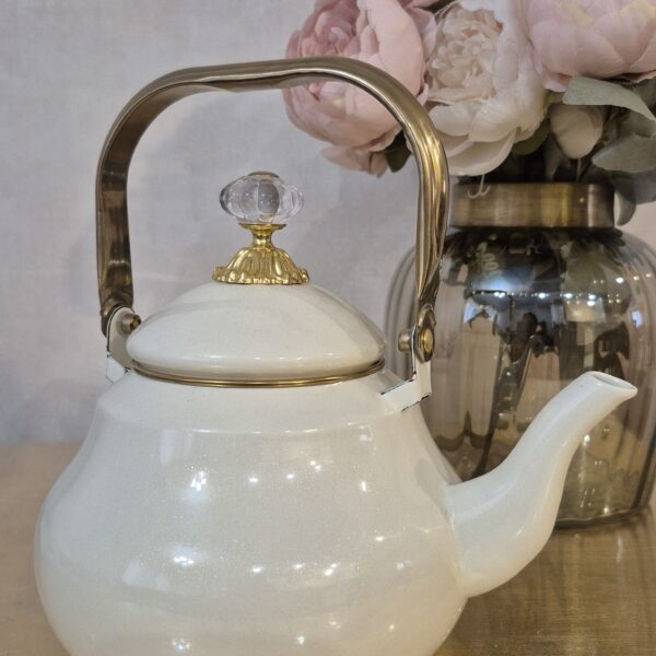 کتری لعابی کرم شاین دار با دسته طلایی  حجم ۲ لیتر